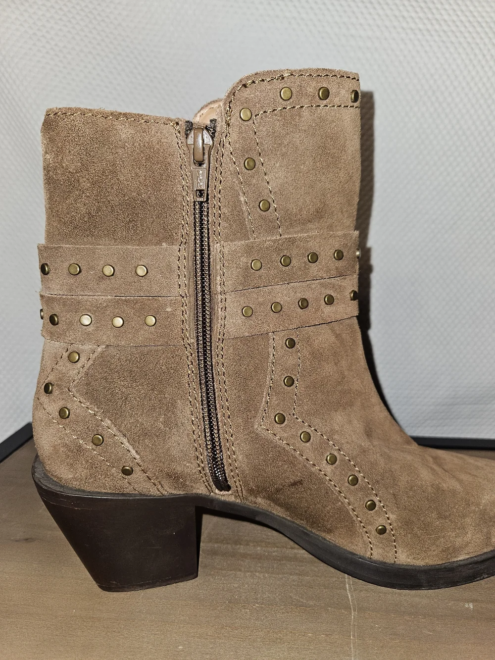 Crown Vintage Brown Suede Studded Ankle Boots Size 10M